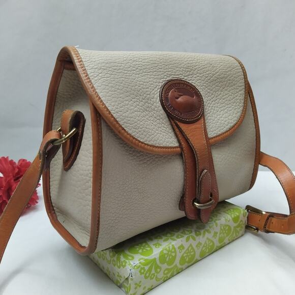 Dooney & Bourke Ivory Leather Flap Closure Crossbody Bag - VTG -Made in USA - Picture 3 of 16
